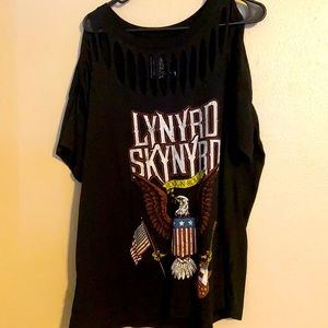 Size 1(2) relaxed lynyrd synyrd torrid slashed tee